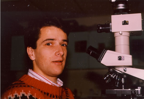 Michael Hickey conducts research on ischaemia reperfusion injury. Used with the permission of the Bernard OBrien Institute of Microsurgery.