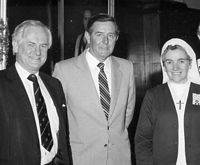 Bernard OBrien (L) and Maureen Walters (R) host visiting Victorian MP, Frank Wilkes. Used with the permission of the Bernard OBrien Institute of Microsurgery.